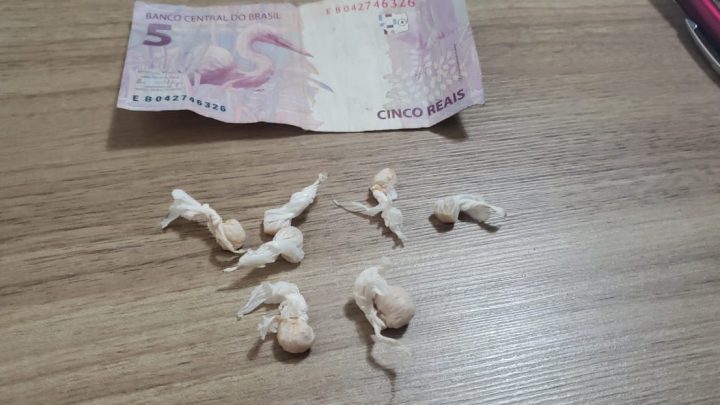 MENOR É APREENDIDO COM DROGAS NO CONJUNTO MARIA BARLETA