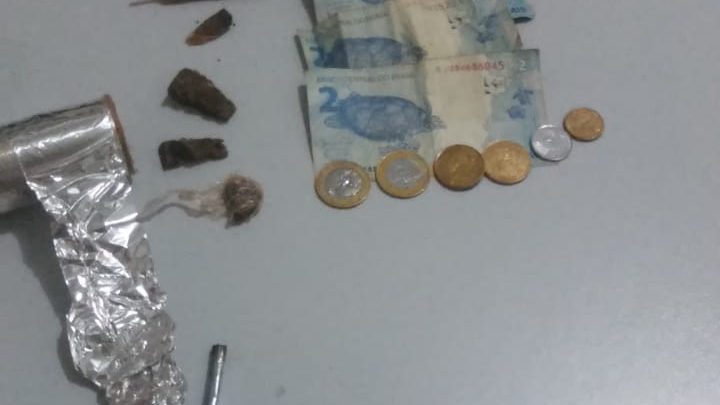 RAPAZ É PRESO COM DROGAS NO JARDIM FLORA II