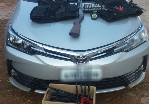 EM PEABIRU POLÍCIA MILITAR PRENDE SUSPEITO DE ASSALTOS A ÔNIBUS EM RODOVIAS NA REGIÃO E APREENDE VEICULO UTILIZADO E PRODUTOS DE FURTO