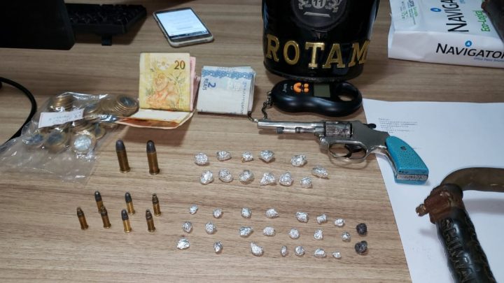 CASAL É DETIDO EM BAR POR TRÁFICO DE DROGAS