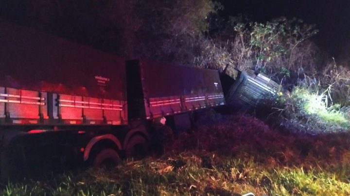 ACIDENTE NA BR 487 DEIXA MOTORISTA FERIDO