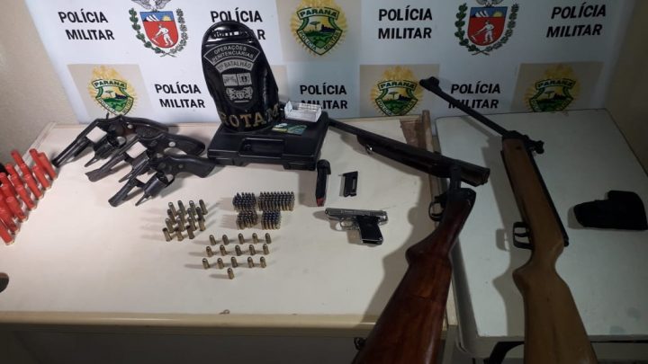 HOMEM É PRESO COM ARMAS E MUNIÇÕES