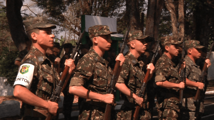 TIRO DE GUERRA COMEMORA DIA DO SOLDADO E ENTREGA DIPLOMAS AOS AMIGOS DA CORPORAÇÃO