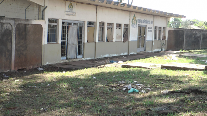 LATICÍNIO NO LAR PARANÁ CONTINUA ABANDONADO E ESPAÇO É FREQUENTADO POR USUÁRIOS DE DROGAS, SEGUNDO MORADORES