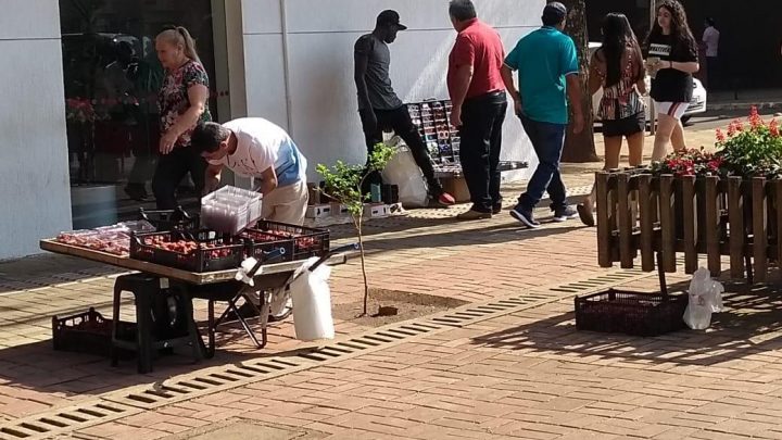 VENDEDORES AMBULANTES PRECISAM FAZER CADASTRO DE ATIVIDADE NA PREFEITURA