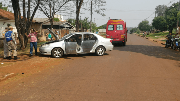 DUAS PESSOAS FICAM FERIDAS APÓS VEÍCULO CRUZAR PREFERENCIAL