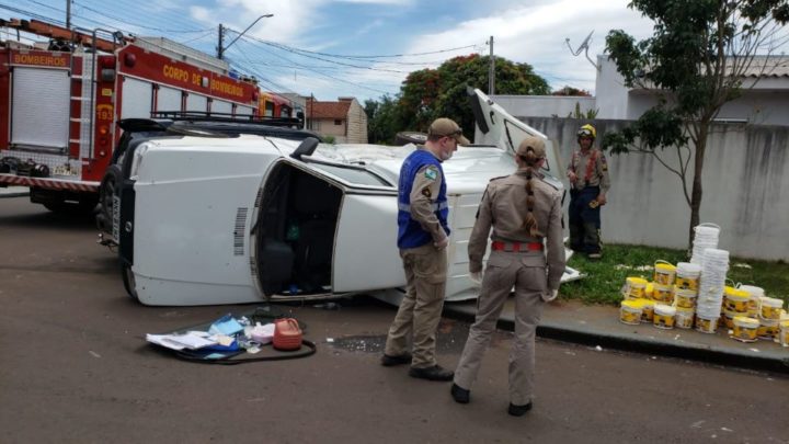 Criança fica ferida em acidente envolvendo dois automóveis no Jardim Country