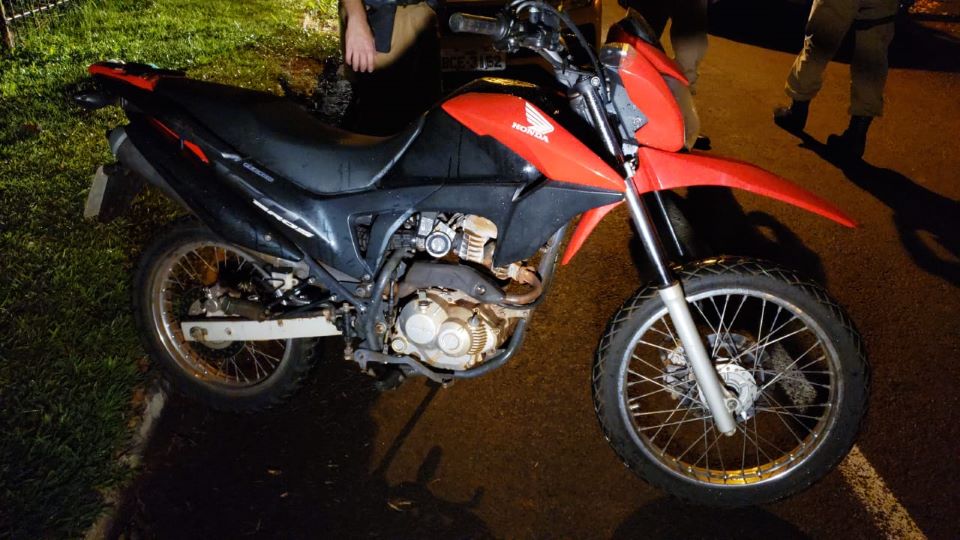 Polícia Militar de Campo Mourão recupera moto logo após ser furtada