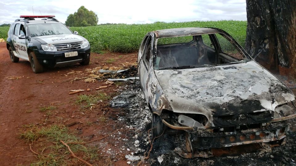 Em Campo Mourão, corpo carbonizado é encontrado dentro de carro em chamas