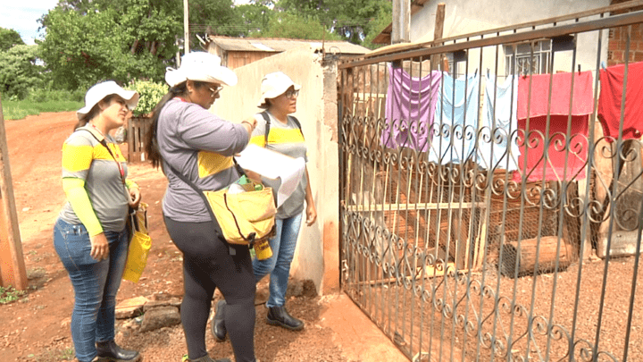 Moradores dificultam trabalho de agentes de endemias por medo de multas