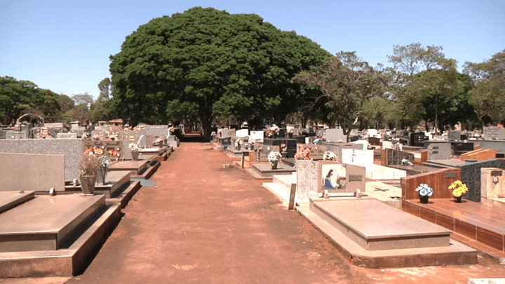 Cemitério de Campo Mourão voltou a ter aumento de enterros em 2019