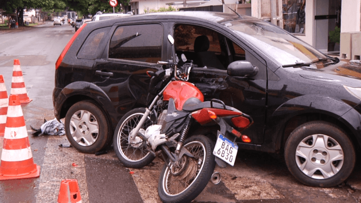 Acidente deixa motociclista ferido na avenida Ney Braga