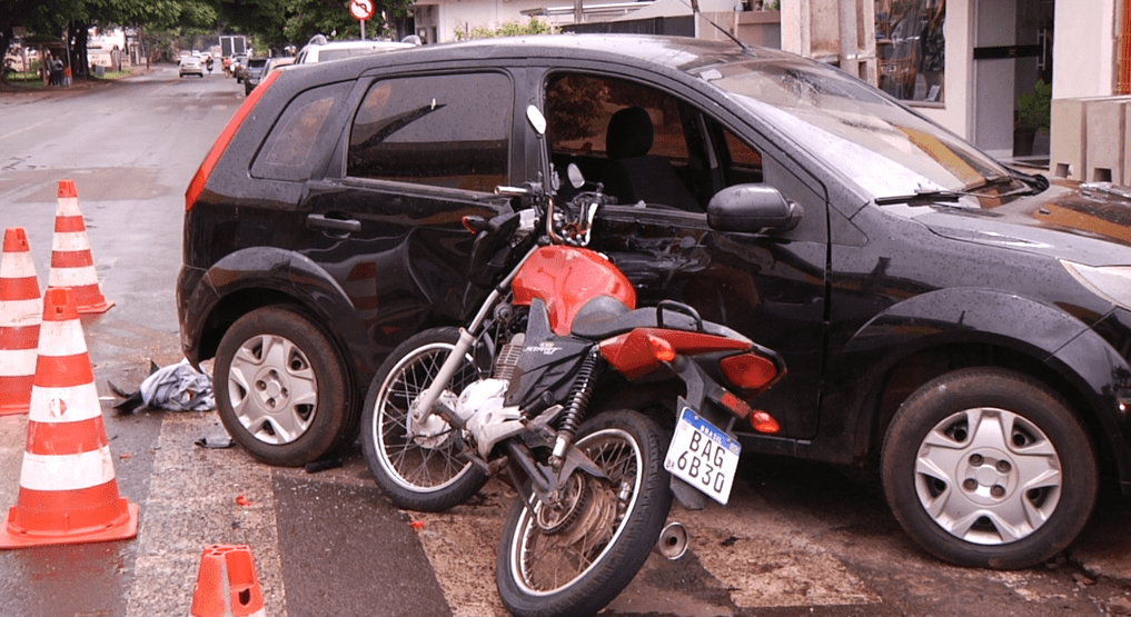 Acidente deixa motociclista ferido na avenida Ney Braga
