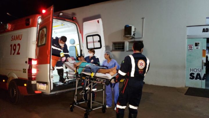 Dois homens ficam feridos após tiros próximo a um bar na Vila Guarujá
