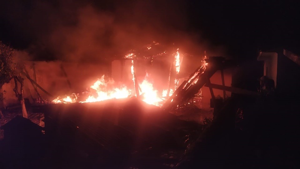 Incêndio destrói residência em Luiziana