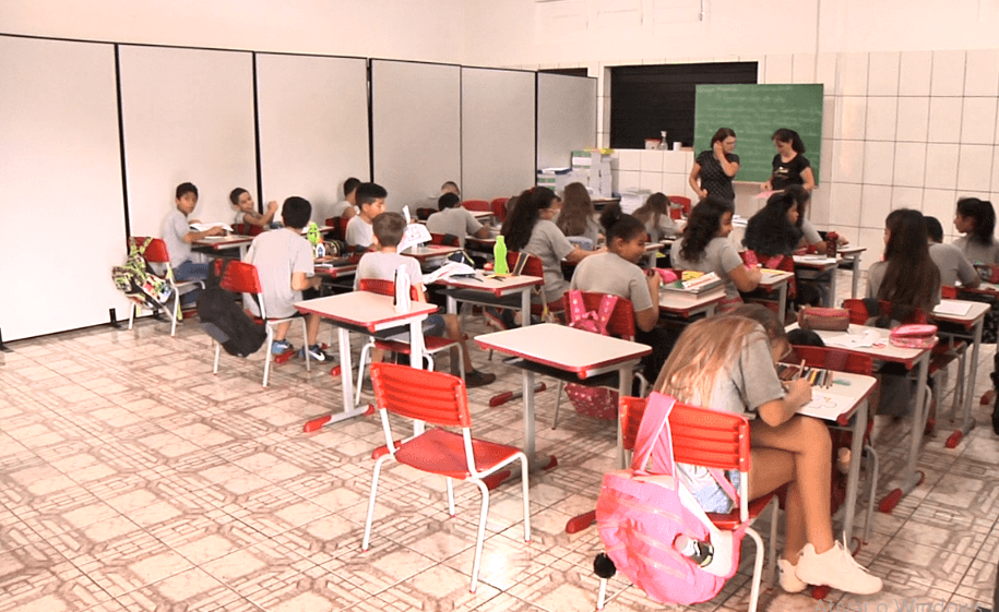 Alunos da escola Bento Mussurunga iniciam as aulas no salão paroquial Perpétuo Socorro
