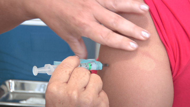 Secretário de saúde de Campo Mourão comenta sobre vacinas e faz alerta para aglomerações de pessoas