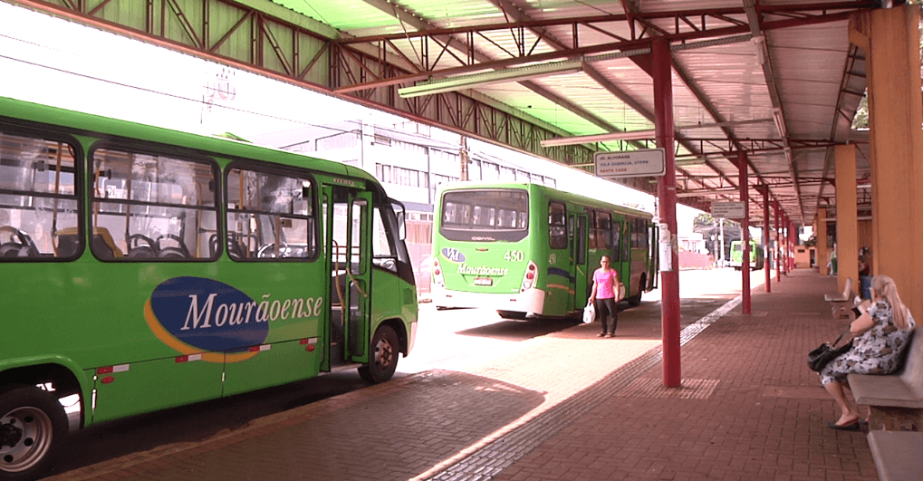 Ônibus do transporte público estão circulando das 06 ás 09 e das 17 ás 19 horas