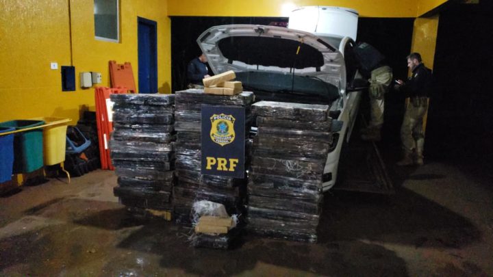 Polícia Rodoviária federal recupera três veículos roubados carregados com cigarros e maconha