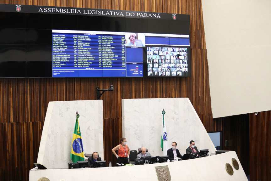 Deputados aprovam projeto que proíbe corte de água e luz durante pandemia no Paraná