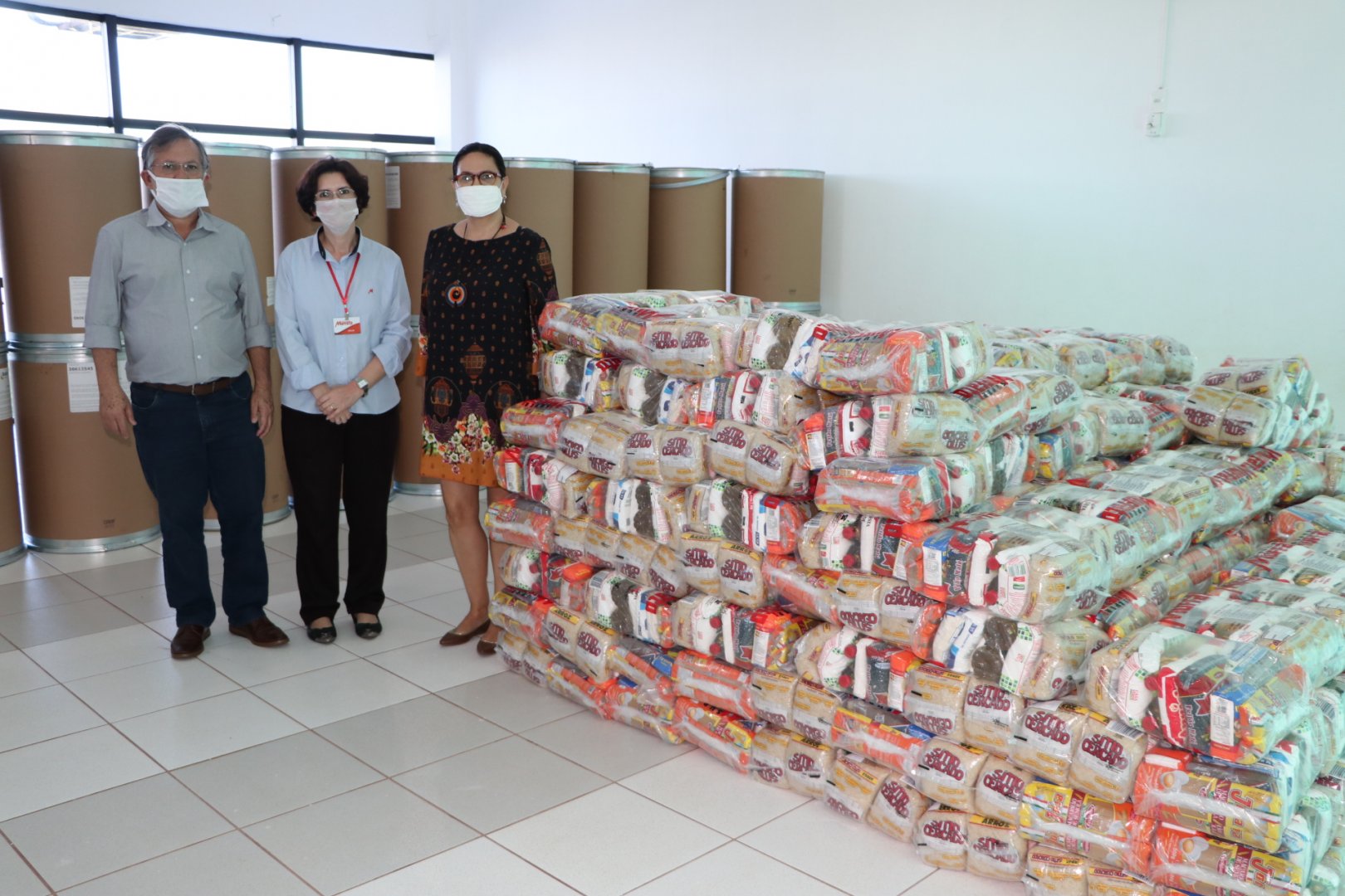 Corrente do bem: Rede Muffato de supermercados doa 1000 cestas básicas ao PROVOPAR