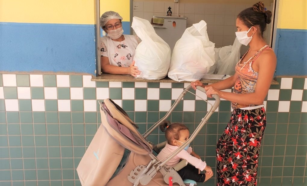 Kits de Alimentos são distribuídos para famílias de alunos da Rede Municipal