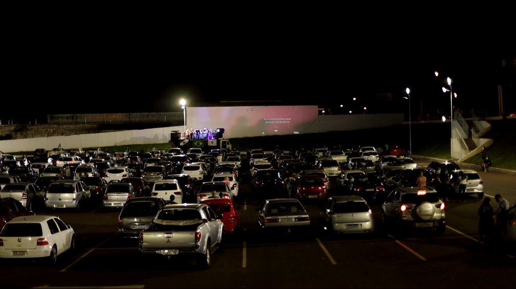 Igreja evangélica faz culto Drive-thru com mais de 200 carros em Campo Mourão