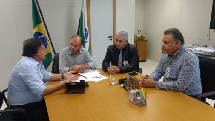 O deputado estadual Douglas Fabrício e o Prefeito de Campo Mourão Tauillo Tezelli conquistam mais 3 milhões de reais para recapeamento de vias