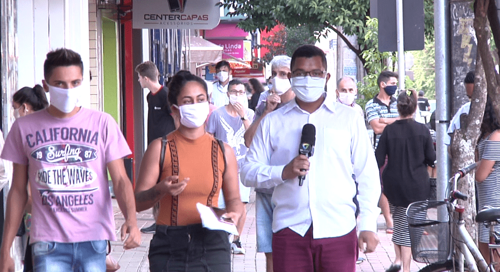 Prefeito de Campo Mourão fala sobre o uso de máscaras, filas em bancos ,dengue e eventos