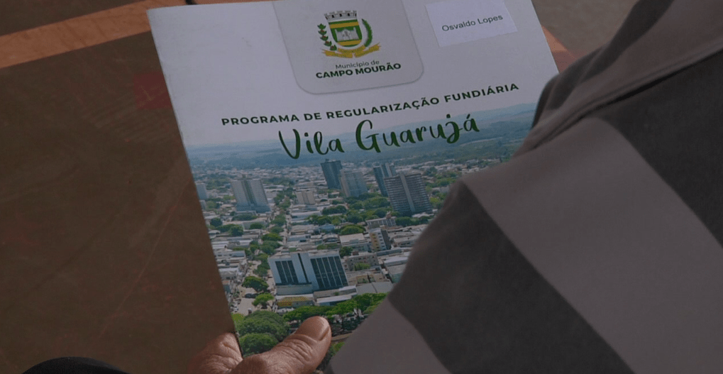 Prefeitura de Campo Mourão entrega documentações dos lotes para moradores da Vila Guarujá