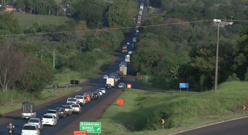 Reparos na rodovia PR-487 deixa trânsito congestionado