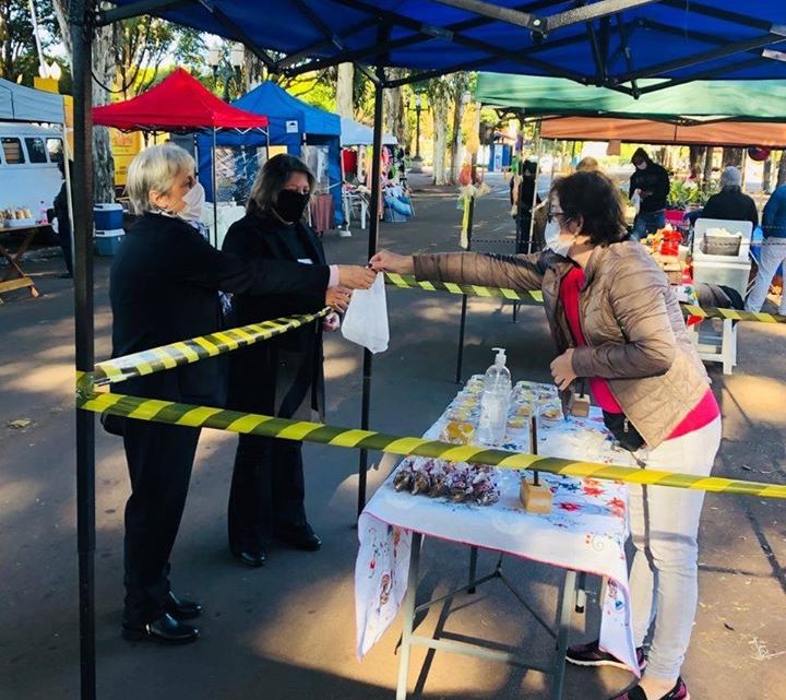 Feira criativa continua duas vezes por semana no centro de Campo Mourão