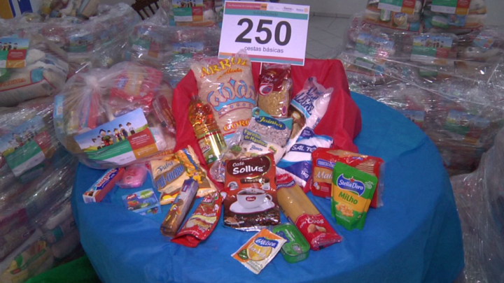 250 cestas básicas foram doadas ao Rotary Club de Campo Mourão 250 cestas básicas foram doadas ao Rotary Club de Campo Mourão