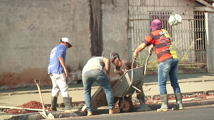 Prefeitura inicia pavimentação asfáltica em ruas de Campo Mourão