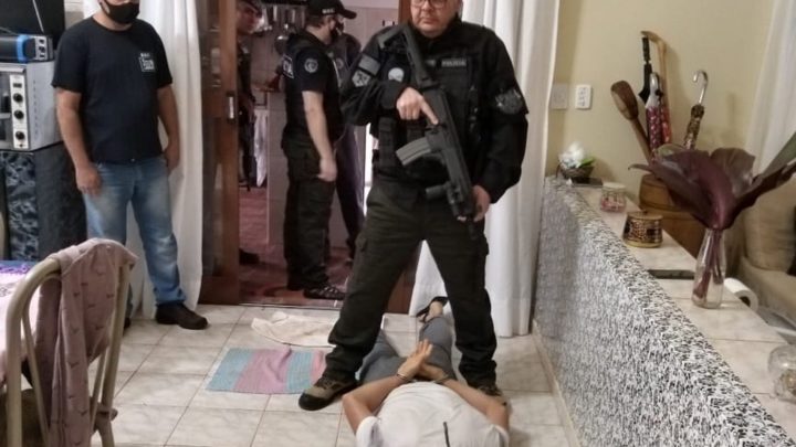 “Zequinha” é preso: Natural de Campo Mourão, era um dos criminosos mais procurados do país “Zequinha” é preso: Natural de Campo Mourão, era um dos criminosos mais procurados do país