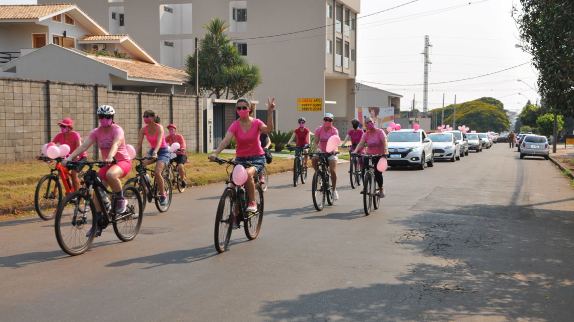 Carreata de abertura do outubro rosa teve participação de quase 100 veículos em Campo Mourão