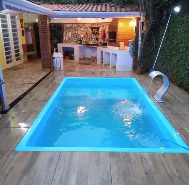 As altas temperaturas em Campo Mourão fez aumentar as vendas de piscinas