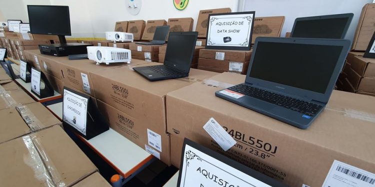 Governo do Paraná libera recursos para aquisição de computadores nas escolas Municipais de C.Mourão