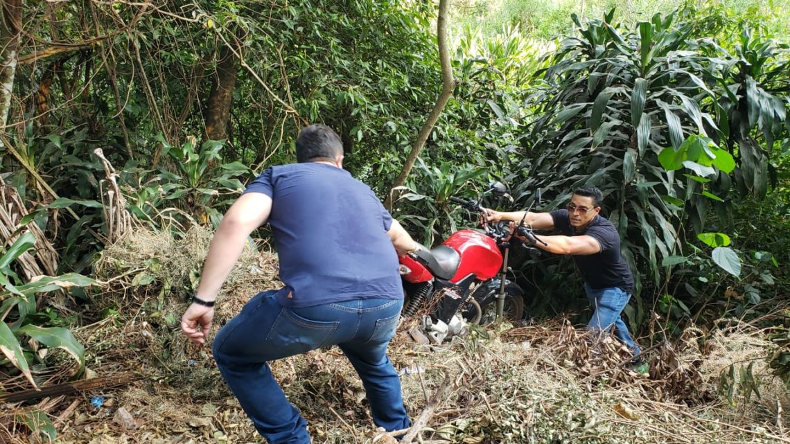 Polícia Civil de Campo Mourão encontra moto furtada que teria sido usada em homicídio