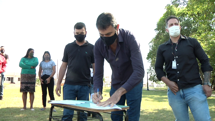 1° Etapa de pavimentação da avenida João Batista Salvadori é entregue a população de Campo Mourão 1° Etapa de pavimentação da avenida João Batista Salvadori é entregue a população de Campo Mourão