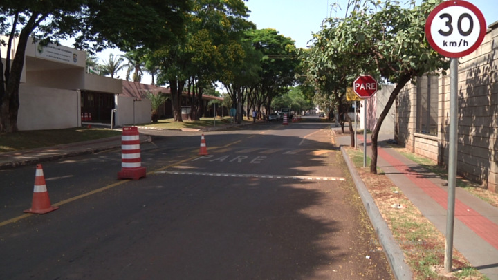 Polêmica em Campo Mourão: Nova sinalização na frente do 11° Batalhão de Polícia Milita