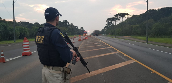 Polícia Rodoviária Federal realiza operação finados no feriado prolongado