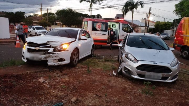 Adolescente fica ferida em acidente de trânsito no jardim Albuquerque