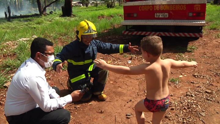 Quero ser bombeiro” diz criança que abraçou sargento de Campo Mourão