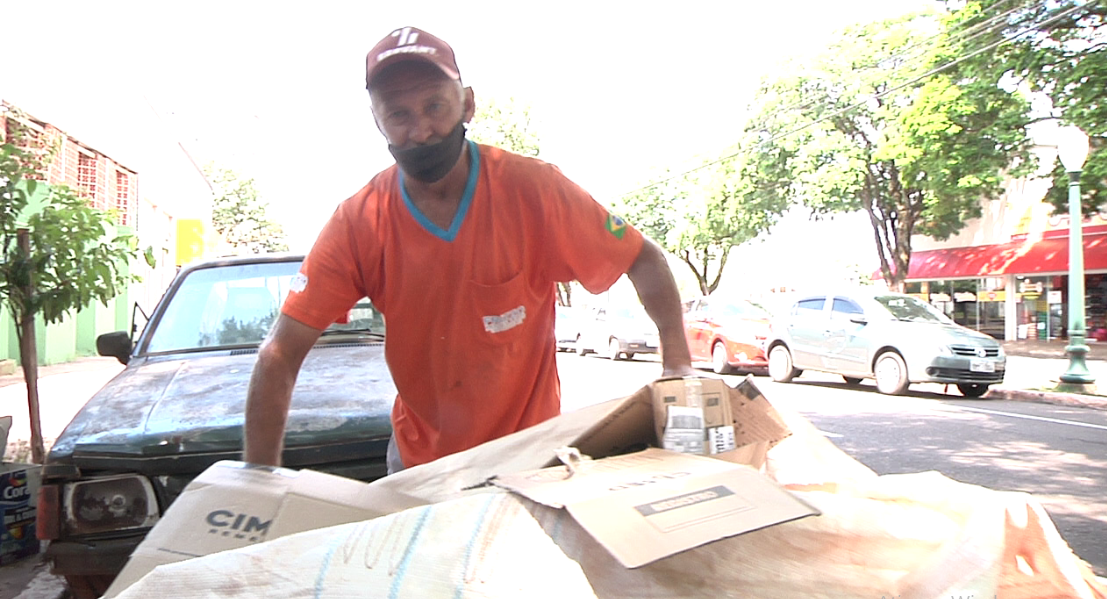 “Sr. Juca” como é conhecido, ha 15 anos coleta materiais recicláveis nas ruas e avenidas de C.Mourão