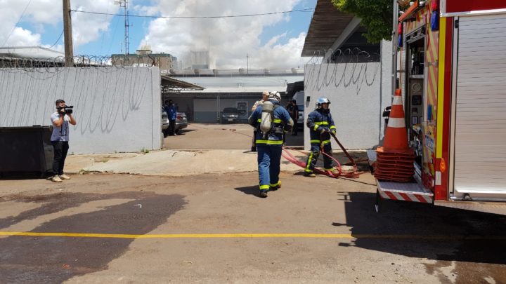 Principio de incêndio em Galeria da delegacia de Campo Mourão é controlado pelo Corpo de Bombeiros