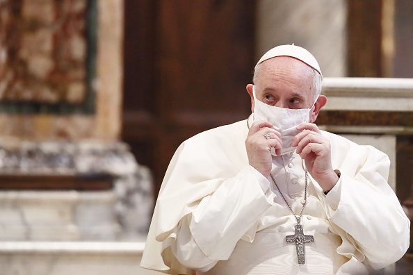 Papa Francisco e Bento 16 tomam primeira dose de vacina contra o coronavírus