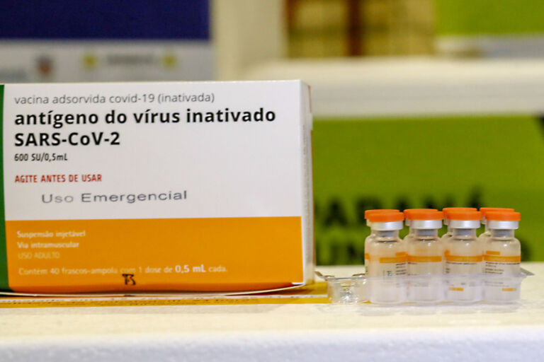 Vacinas contra a Covid-19 devem chegar às 15 horas em Campo Mourão