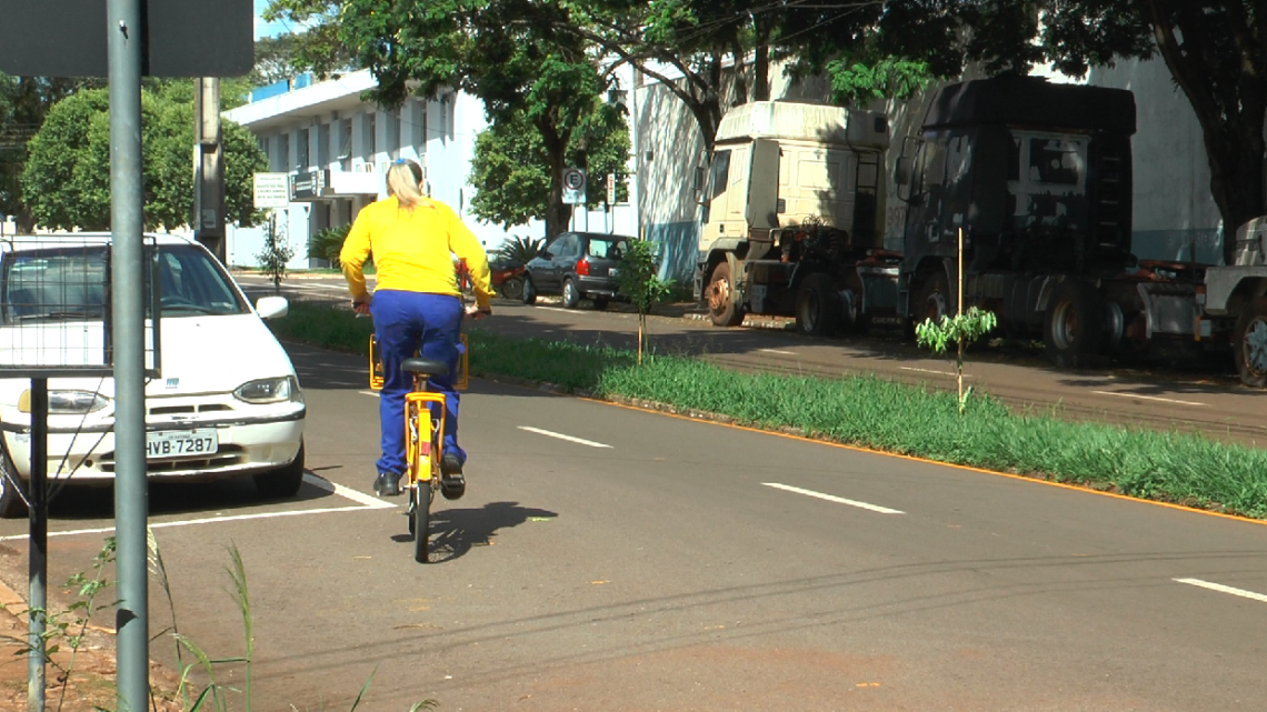 ‘Ela entrega cartas e ração’’: Vídeo da carteira de Campo Mourão repercute na internet ‘Ela entrega cartas e ração’’: Vídeo da carteira de Campo Mourão repercute na internet