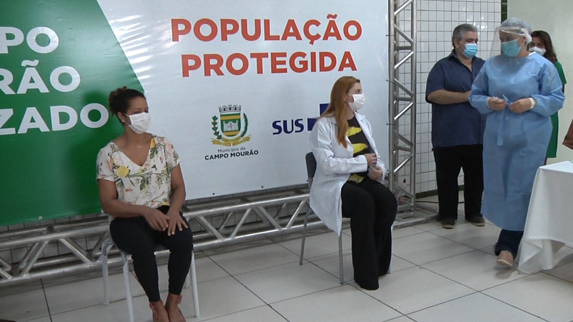 Médica e Auxiliar de enfermagem são as primeiras vacinadas em Campo Mourão